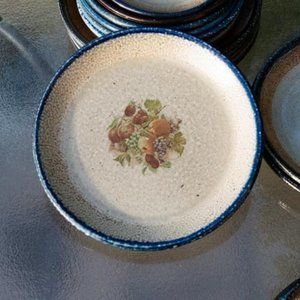 Monroe Salt Works Quince, Grapes and Pears Large Dinner Plate 11"